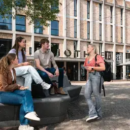 Gesprek Buiten Bankje Zuyd Hogeschool Sittard