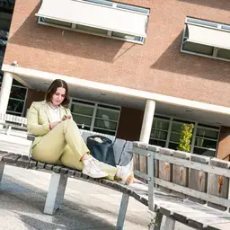 Buiten Terras GesprekZijaanzicht Zuyd Hogeschool Heerlen