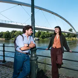 Zuyd Hogeschool studenten bij de brug Centre Ceramique Maastricht