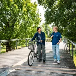 Fietsbrug Praatje Lachend Zuyd Hogeschool Heerlen