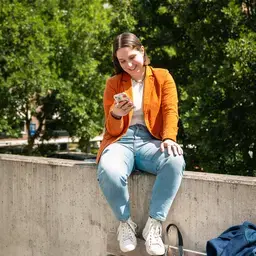 Bankje BlauwJas Lachend Zuyd Hogeschool Heerlen