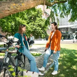 Grasveld Picknick Gesprek Zuyd Hogeschool Heerlen