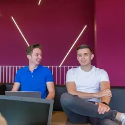 Finance ad - studenten in zithoek