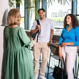 Social-Work studenten in gang