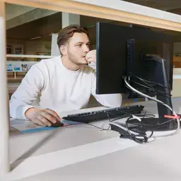  Zuyd Hogeschool student computer studentlife