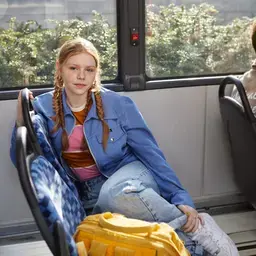 Zuyd Hogeschool student in bus studentlife