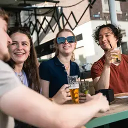 Zuyd Hogeschool studenten terras sittard