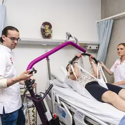 Nieuwe lector wil hoge werkdruk en verzuim in de zorg terugdringen met zelfleiderschap 