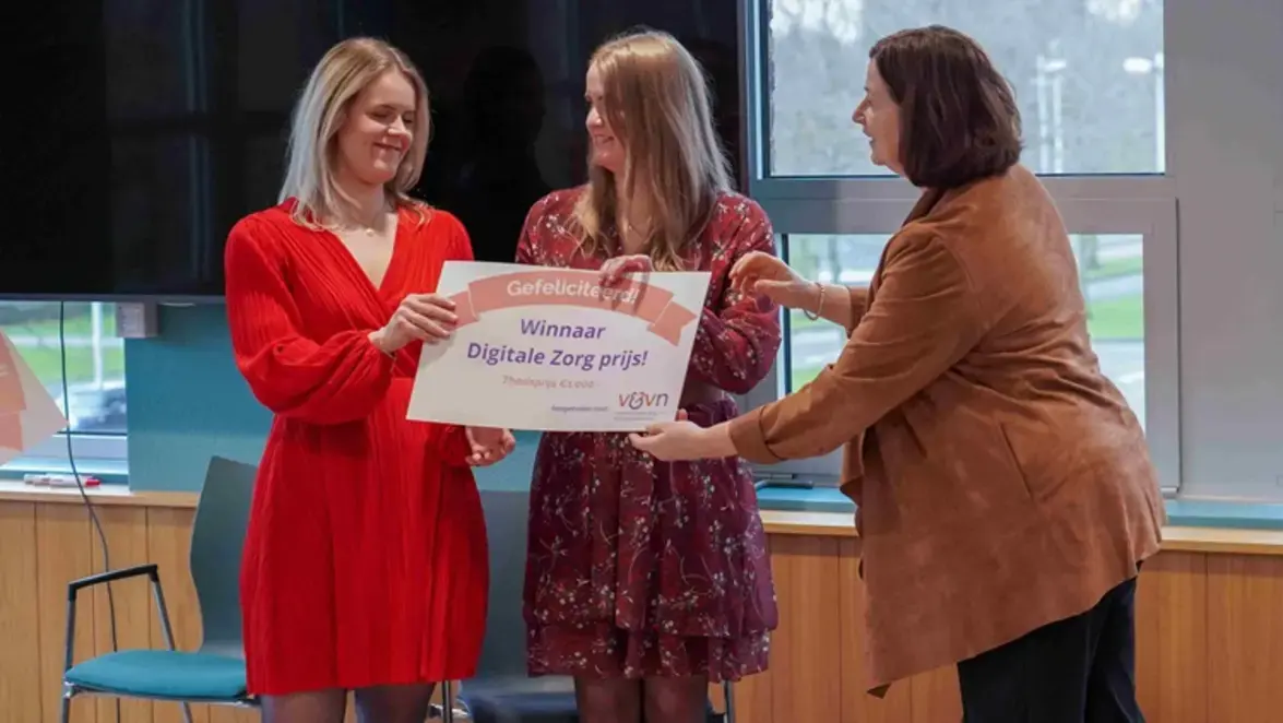 4. Uitreiking Thesisprijs lr.jpg