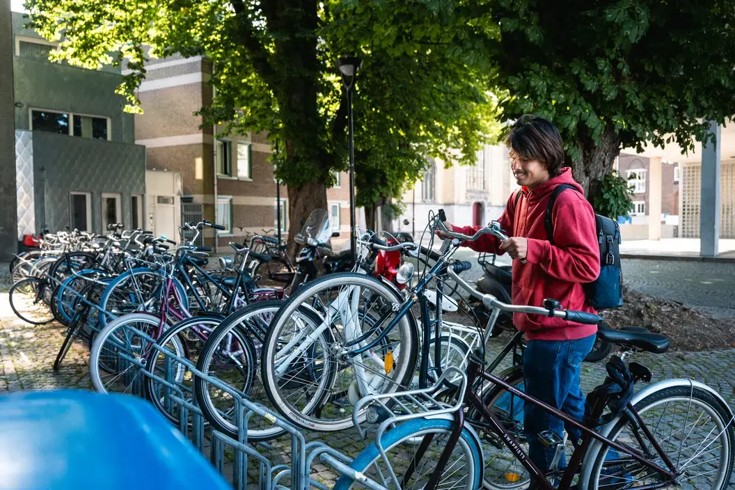 Fietsen Binnenplaats Fietsenrek Zuyd Hogeschool Maastricht