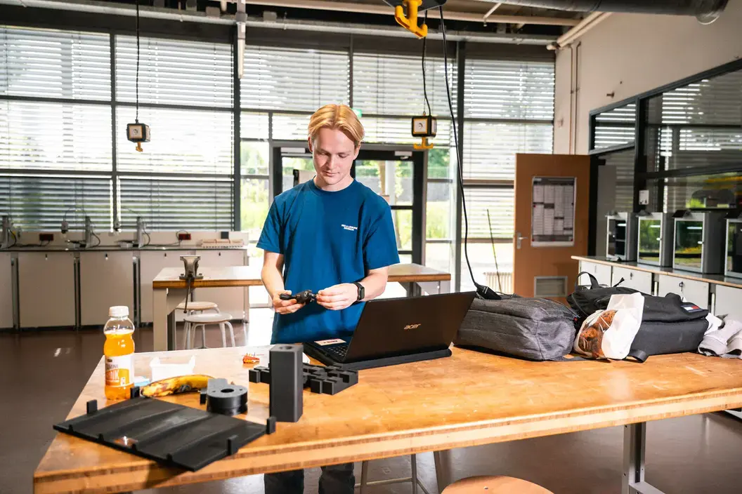 Student bij computer