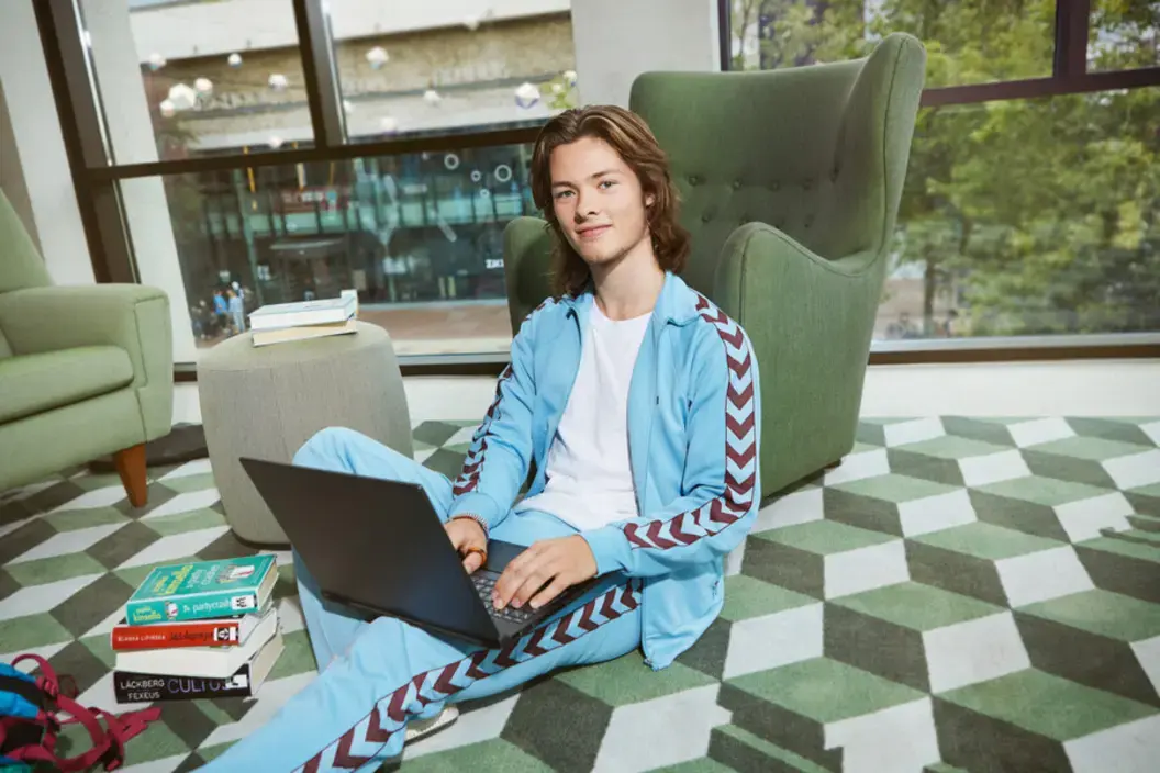  Zuyd Hogeschool student relax laptop studentlife